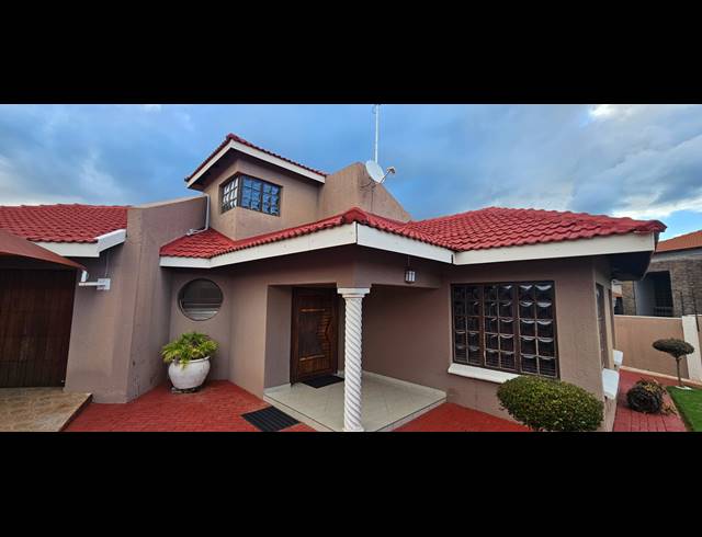 4 BEDROOM HOUSE FOR SALE IN BENDOR